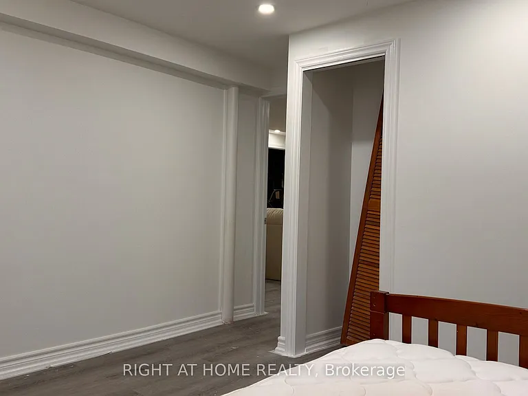 980 Midland Ave #BASEMENT — Photo 10