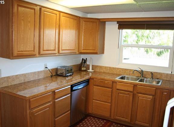 4th image of 847 SE 40th Ave