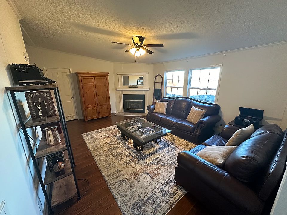 Spacious living room