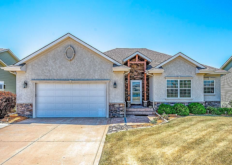 1st image of 614 NW Abbie Dr