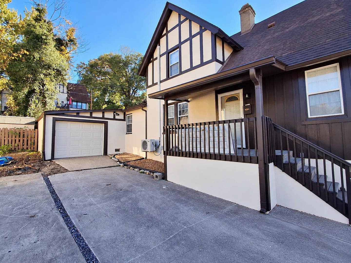 Beautifully Remodeled 3-Bedroom Tudor in Downtown Kingsport! — Photo 3