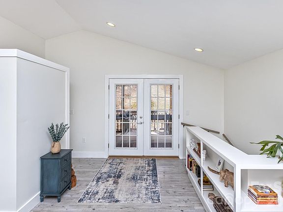 4th image of 162 Pickens Rd