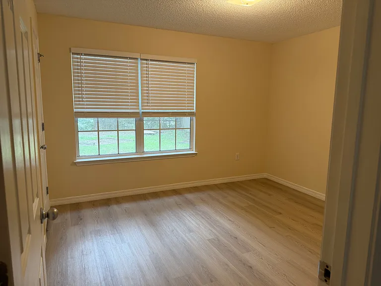 7558 Elizabeth Dr — Photo 15