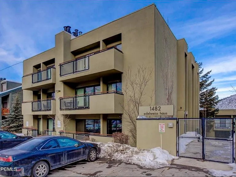 1482 Empire Ave #M3 — Photo 2
