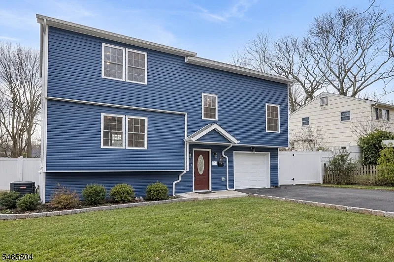 4 bed, 3.0 bath, $4,500 — Photo 1