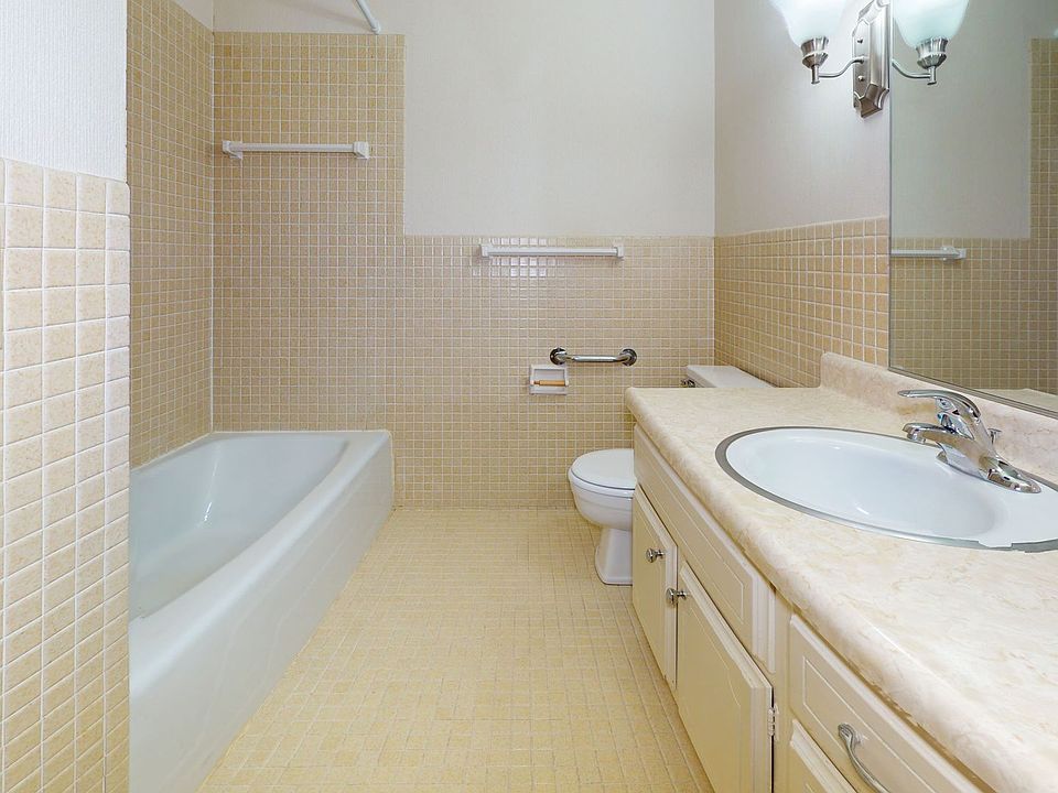 1st image of 2814 Thomas Dr #7