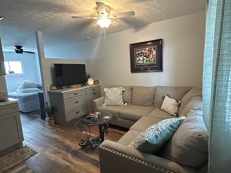 634 W Magnolia Ave #212 — Photo 2