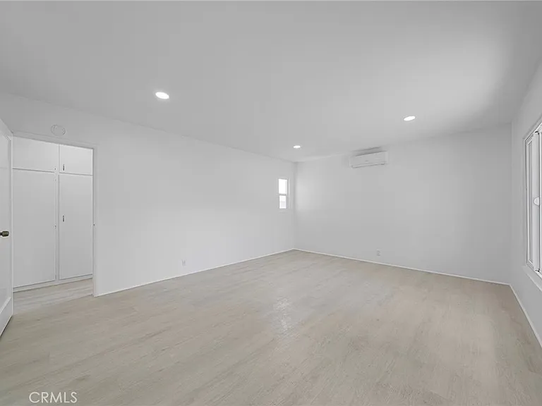 9050 Huntington Dr — Photo 5