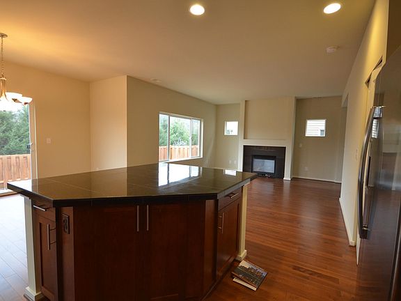 5th image of 1599 43rd St NE