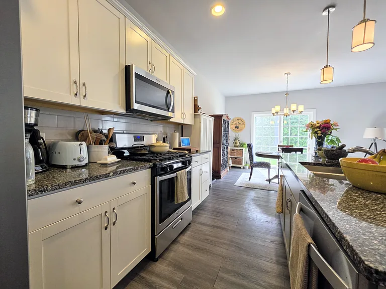 207 Buckton Dr — Photo 5