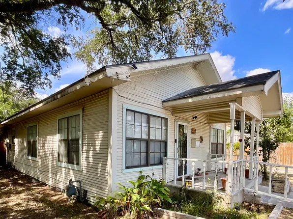 205 E Carter, Beeville, TX 78102