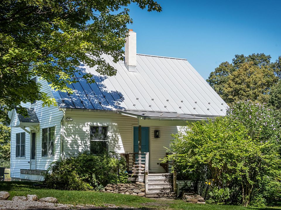 Quiet country setting on Geer Mountain, Kent CT. Farms and large estates. Hiking Trails and back roads!