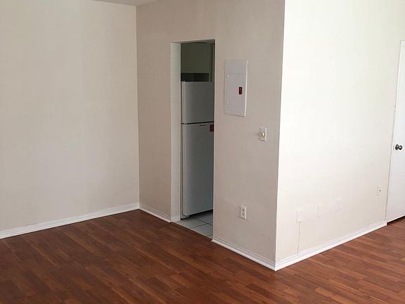 3rd image of 920 Sevilla Ave APT 207