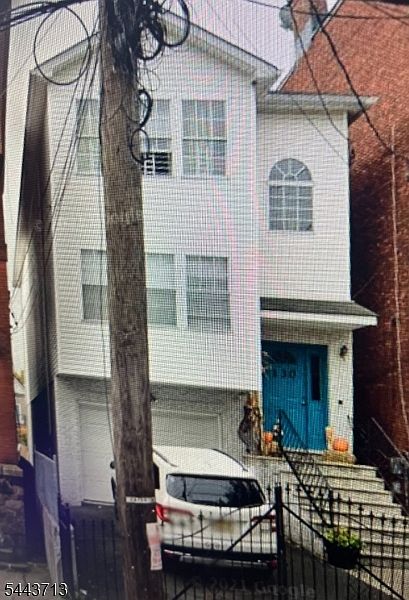 1st image of 130 3 rd Ave