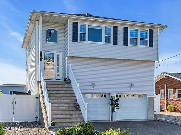 5th image of 20 Lagoon Drive W