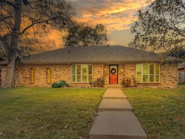 1340 Blanco Ct, Benbrook, TX 76126