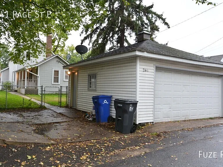 241 Page St E — Photo 3