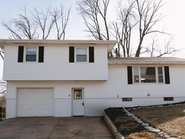 2001 Hampton Dr, Tekamah, NE 68061