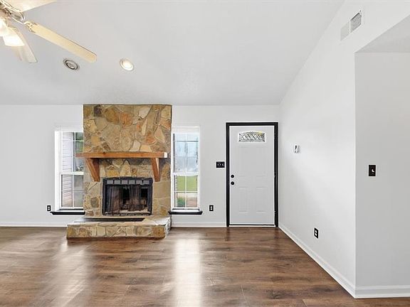 4th image of 608 Crestmont Ct