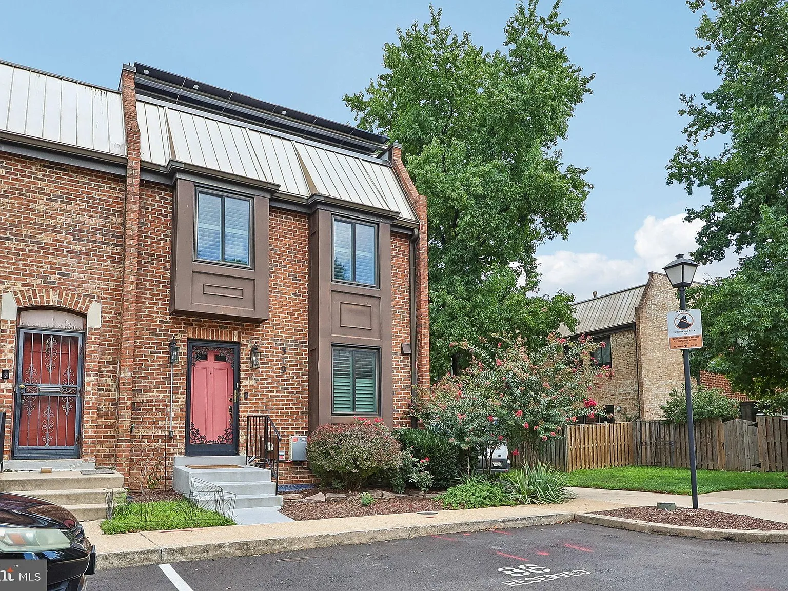 2 bed, 3.5 bath, 1938 sqft, $3,500 — Photo 3