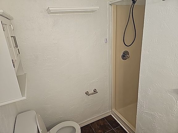 5th image of 2 Allyn Dr