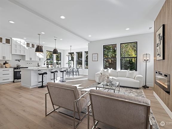 4th image of 926 99th Street Ct S