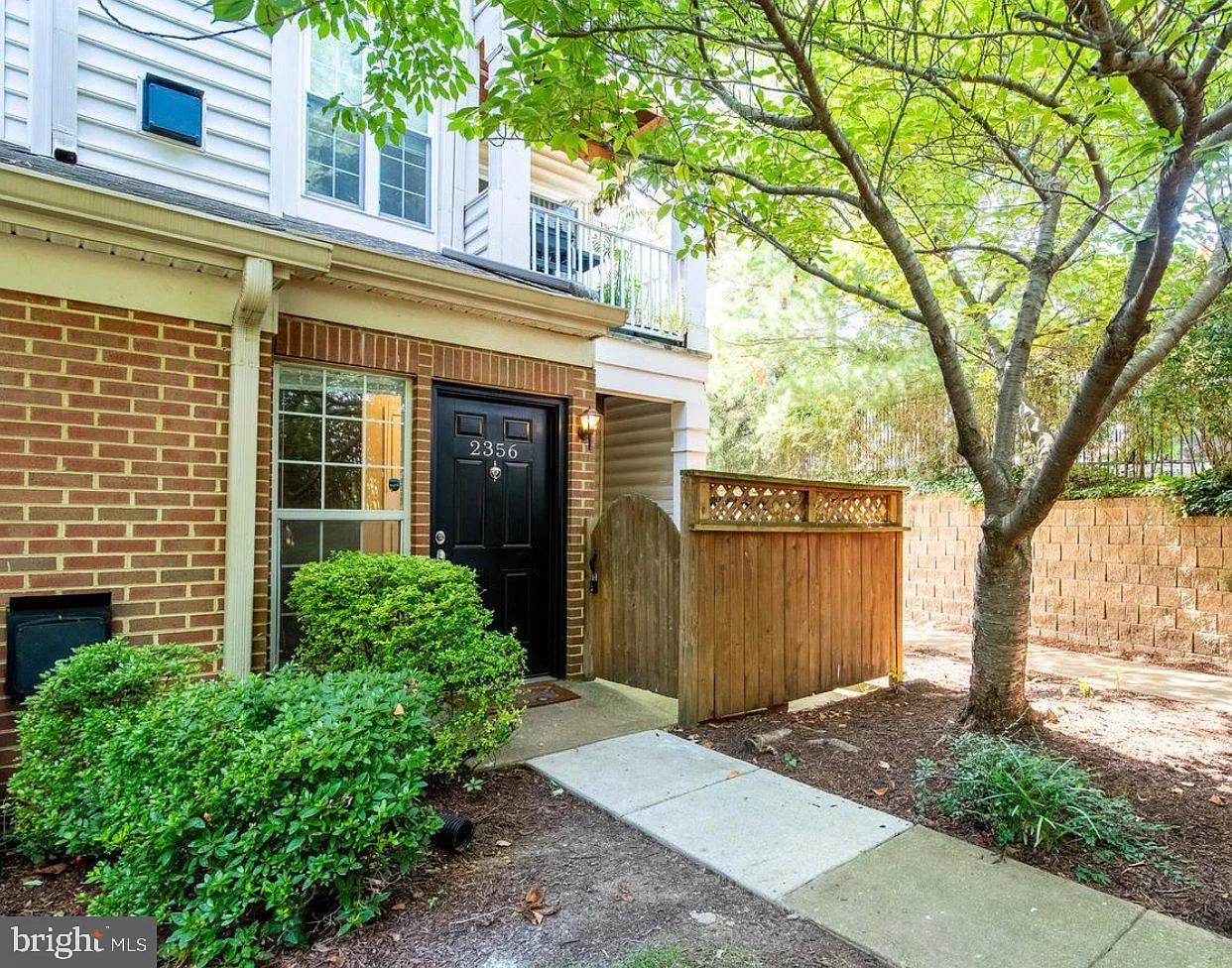 Manors At Stonegate — Photo 1