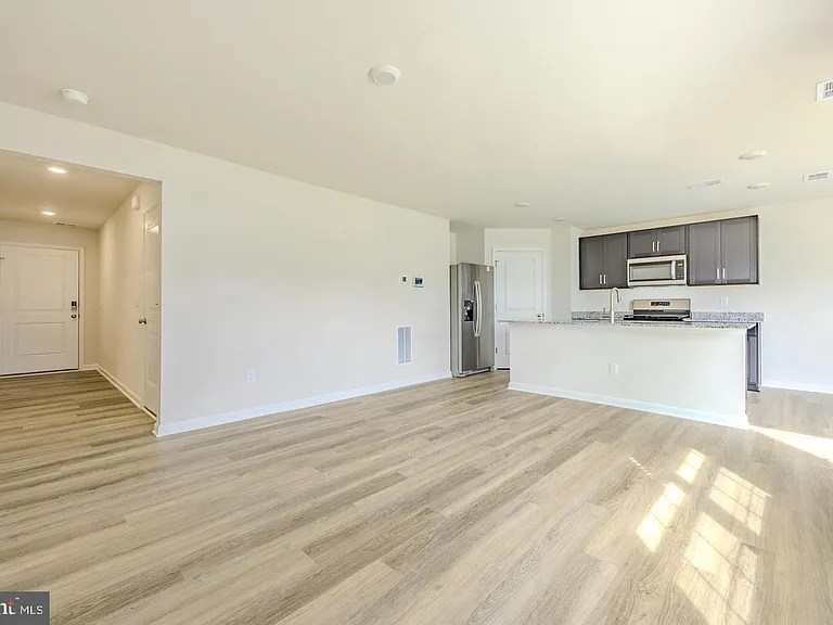 110 Charing Cross Dr — Photo 6