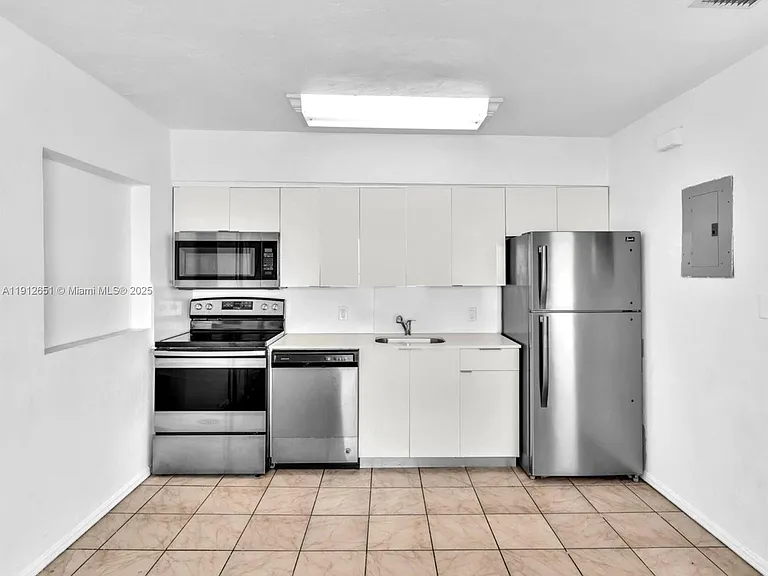 3415 SW 15th St #2 — Photo 9