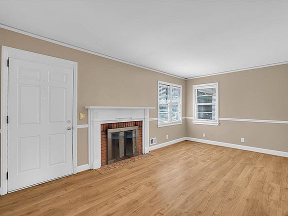 4th image of 9 Forestdale Dr