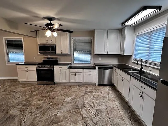 345 Wainwright Dr — Photo 6