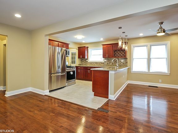5th image of 122 Highland St