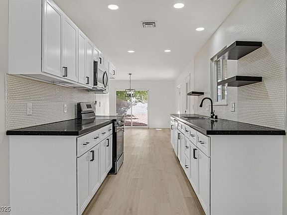 2nd image of 3124 Glenhurst Dr