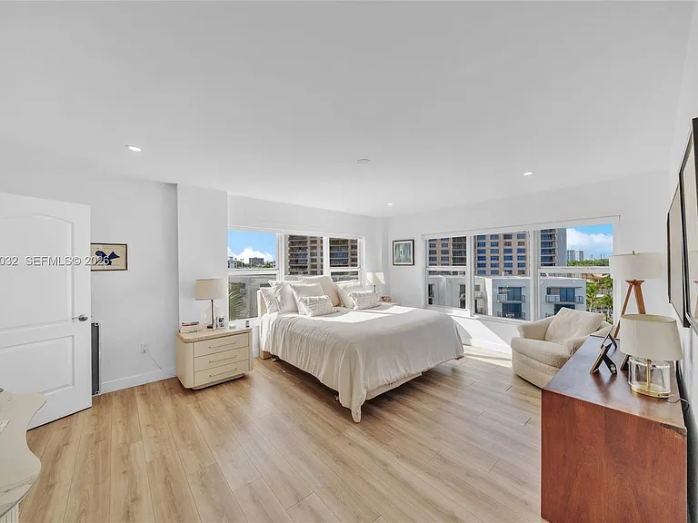 11111 Biscayne Blvd #5A — Photo 37