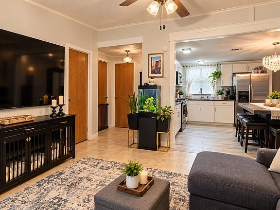5th image of 122 W Seaflower St