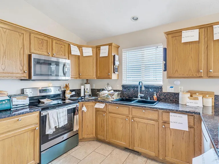 874 W 200 N — Photo 3