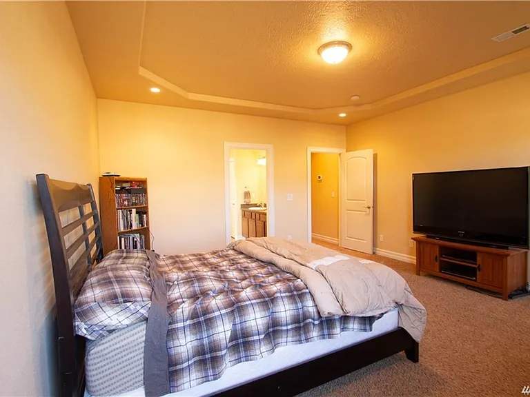 523 N Paxson Dr — Photo 13