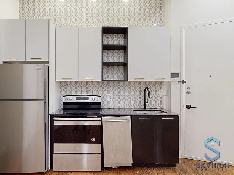 71 Malcolm X Blvd #1B — Photo 6