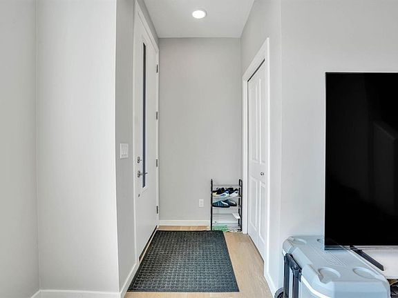 4th image of 152 S Belmont Way SW