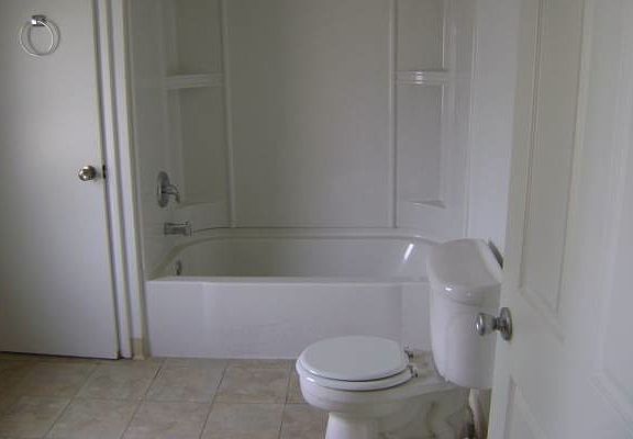 4th image of 2813 6th St #1