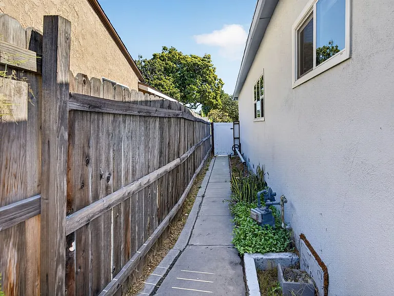 1201 W Baker Ave — Photo 42