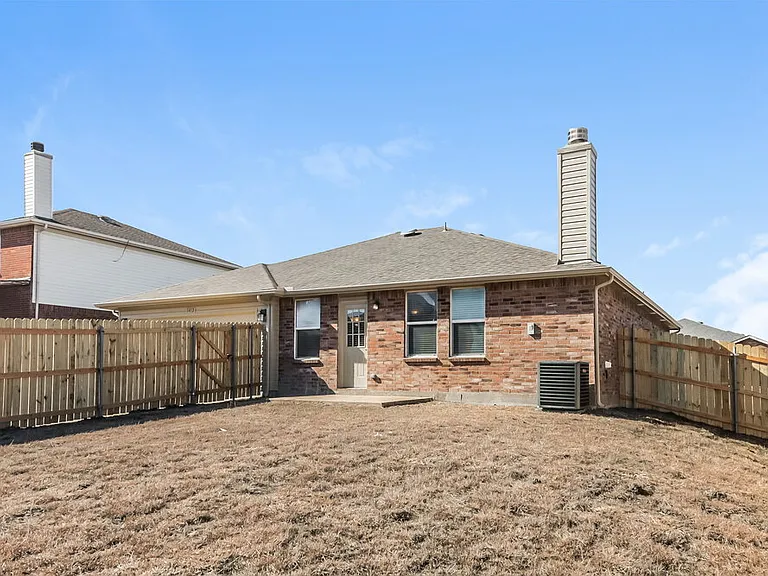 1412 Laurel Ln — Photo 16