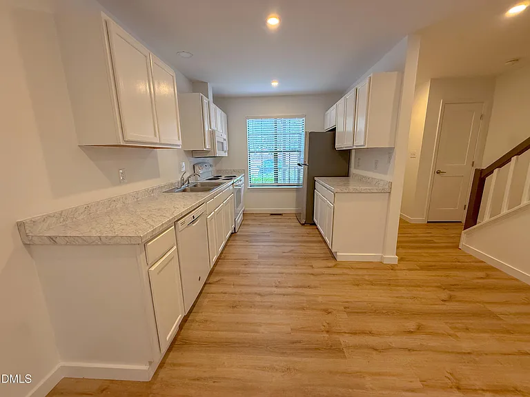 4247 The Oaks Dr — Photo 10