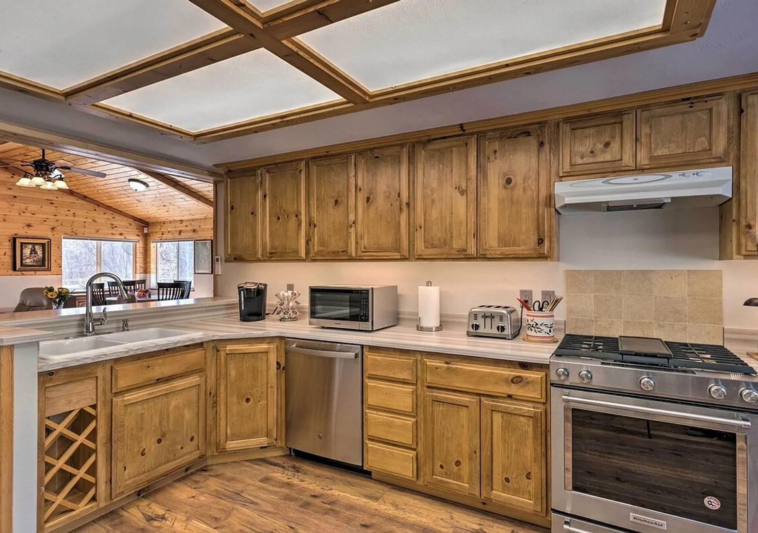 Gorgeous 2 Bed, 1.5 Bath Cabin Retreat on Big Creek — Photo 4