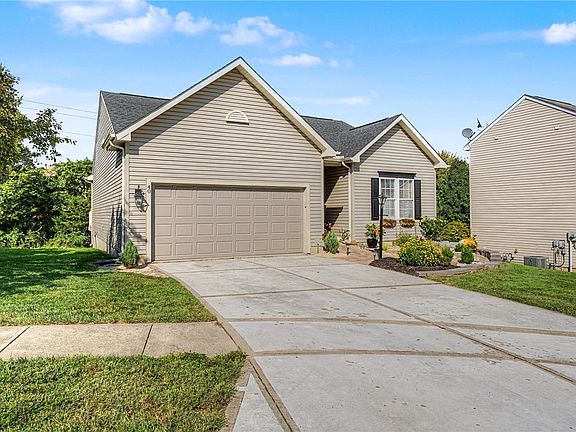 2nd image of 40 Teil Tree Ct