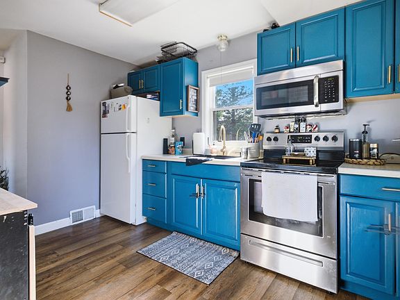 4th image of 1023 8th Ave NE