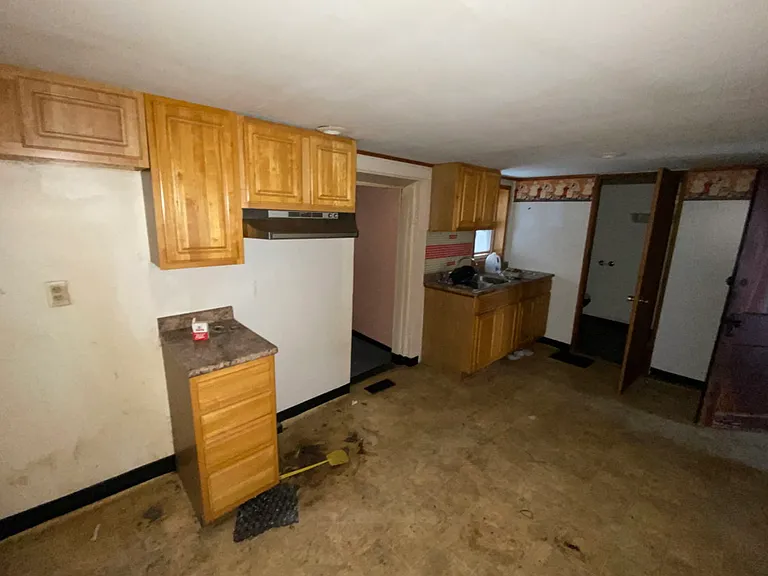 533 Higgins St — Photo 36