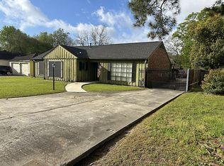 2801 Berry Ave, Groves, TX 77619