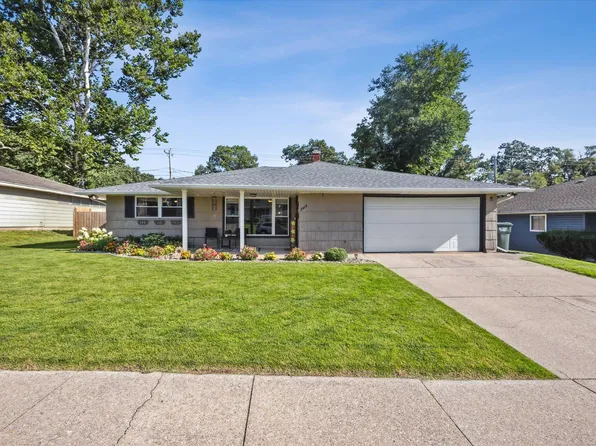 2413 Club Dr, South Bend, IN 46615