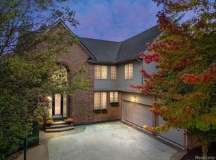 1294 Putnam Cir, Rochester, MI 48307